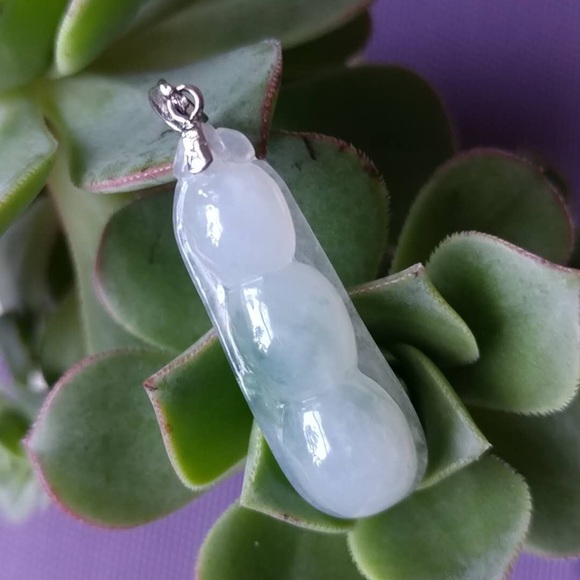 White and green jade Pendant with 18k gold